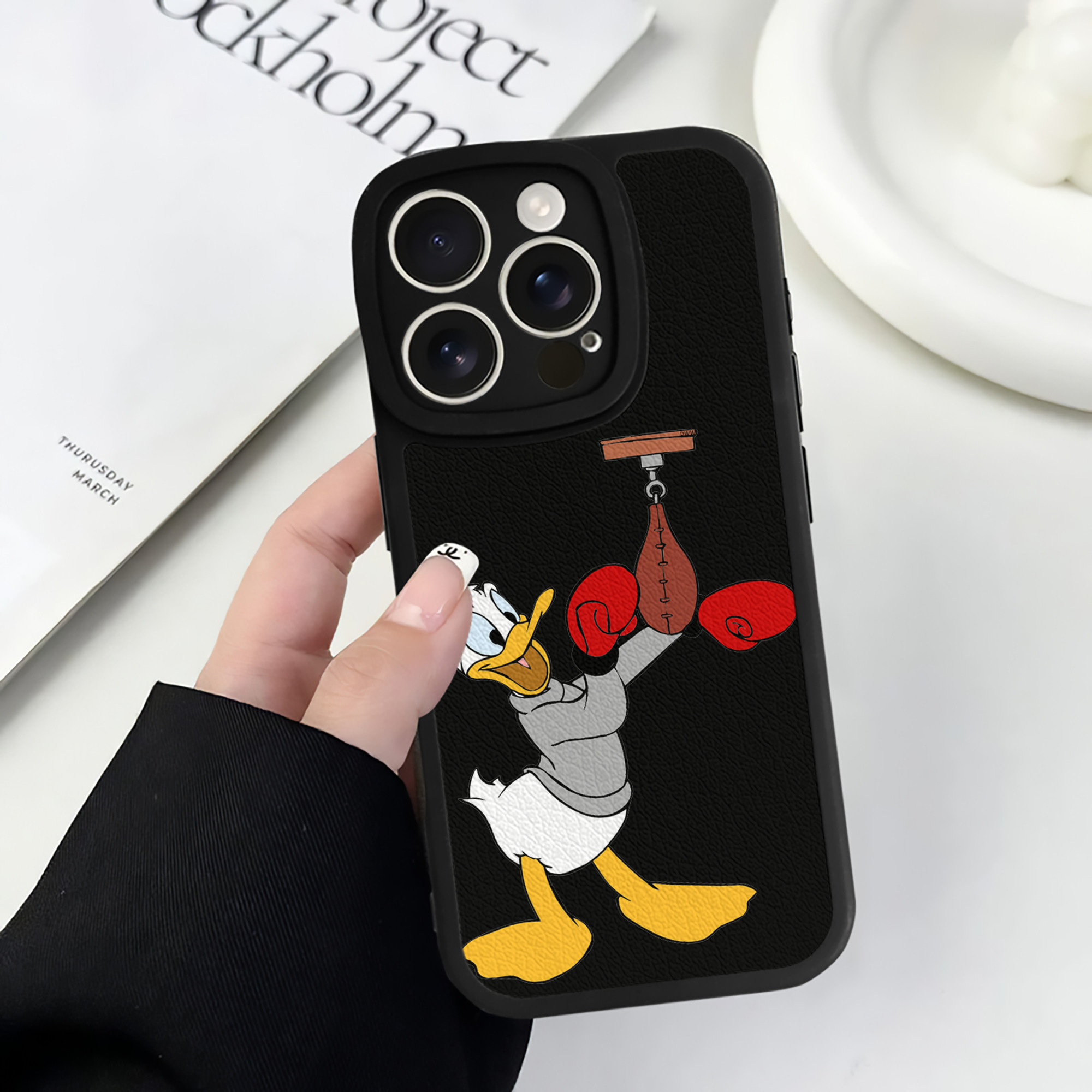 （画像用） ミッキーマウス Mickey Mouse 【iPhone 16シリーズ対応】シリコンスマホケース（レザー調） 材質：シリコン